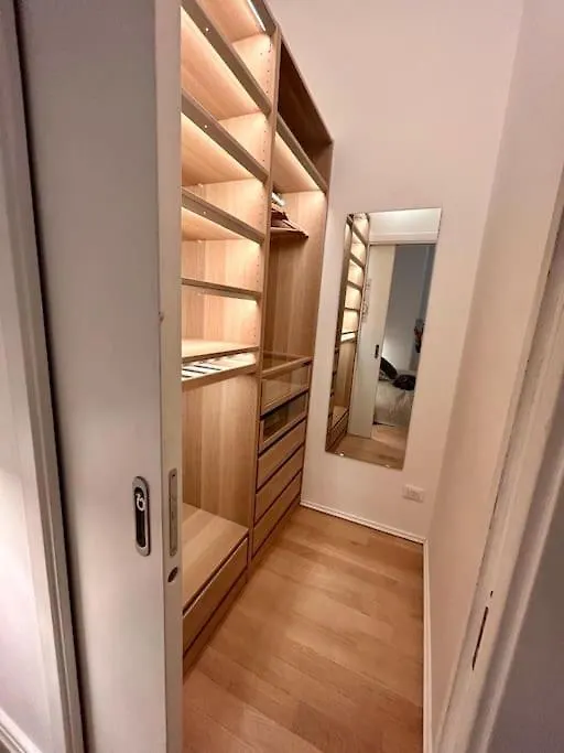 Isola Living Apartment Milan Italy